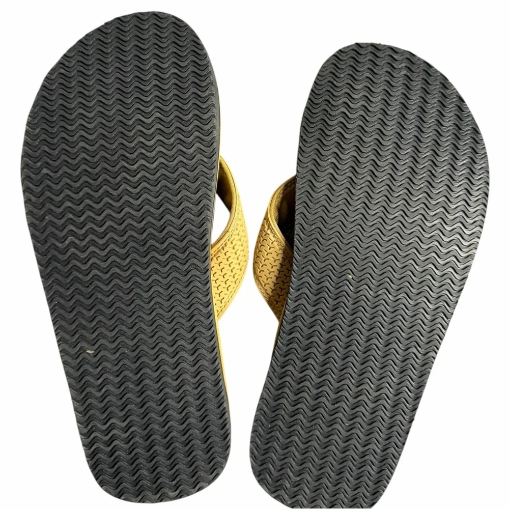 Frogg Toggs Flip Flops Tan Sandals Mens Size 9 Beach‎ NWOT